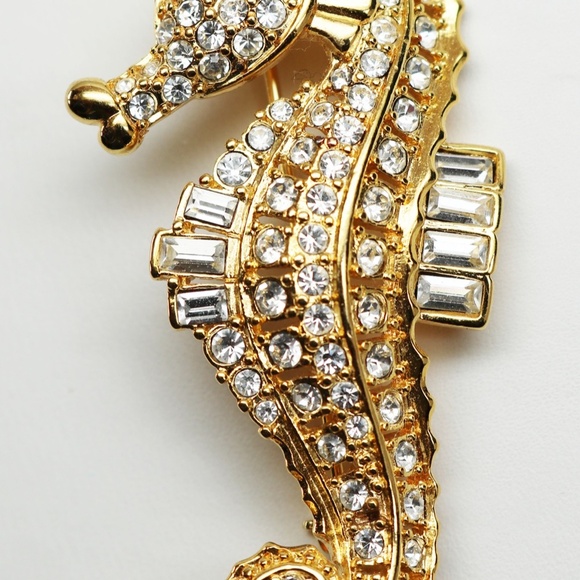 HOST PICK! 🎉 Sparkling Vintage NOLAN MILLER Seahorse Brooch - Picture 13 of 15